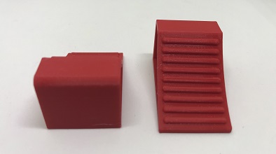 Klín pod kola červený 2Ks scale 1/10